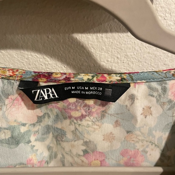 Zara Printed Floral Satin Blouse W/ Puff Sleeves Size Medium - Picture 4 of 6